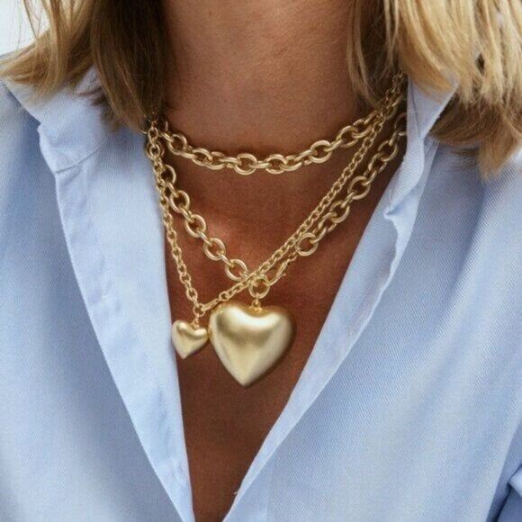 NWOT $155 Roxanne Assoulin The Puffy Heart Necklace in Gold - Picture 2 of 13